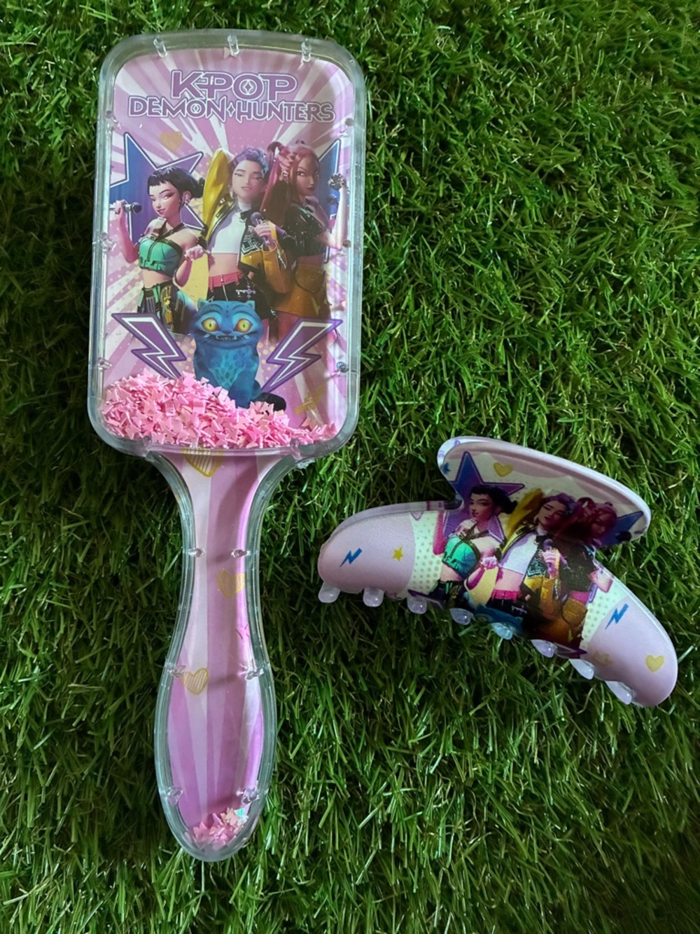 K-Pop Demonhunters Pink Shaker Hair Brush & Claw Clip Set